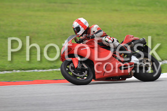 01_101030_00938_RevClub