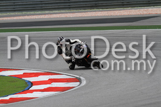 01_101030_00940_RevClub