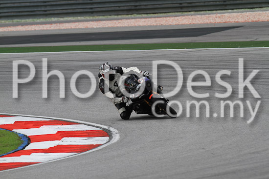 01_101030_00941_RevClub