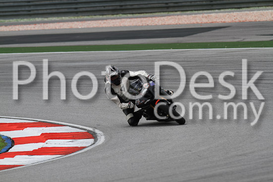 01_101030_00942_RevClub