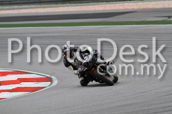 01_101030_00943_RevClub