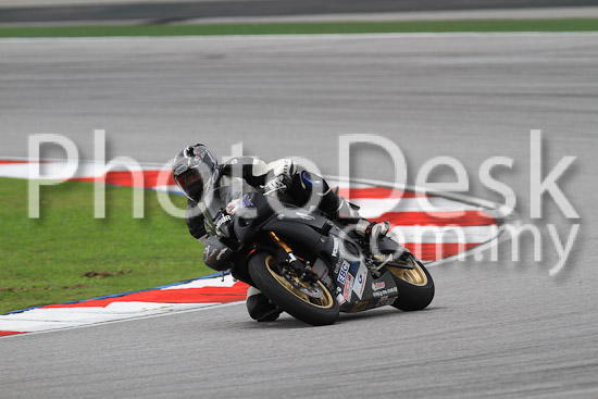 01_101030_00944_RevClub