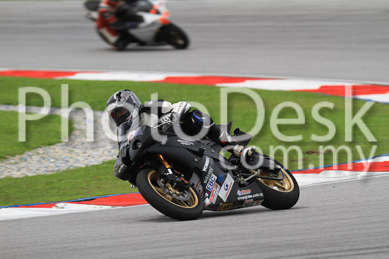 01_101030_00946_RevClub