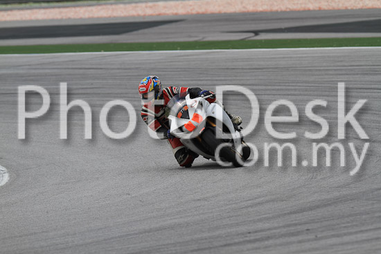 01_101030_00949_RevClub