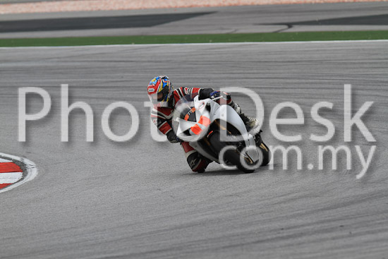 01_101030_00950_RevClub