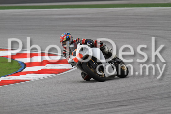 01_101030_00951_RevClub