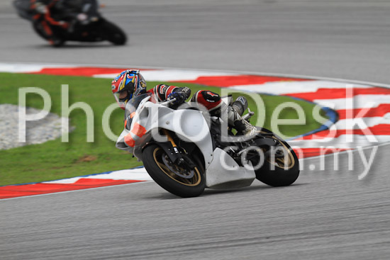 01_101030_00952_RevClub