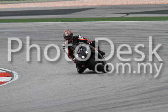 01_101030_00956_RevClub