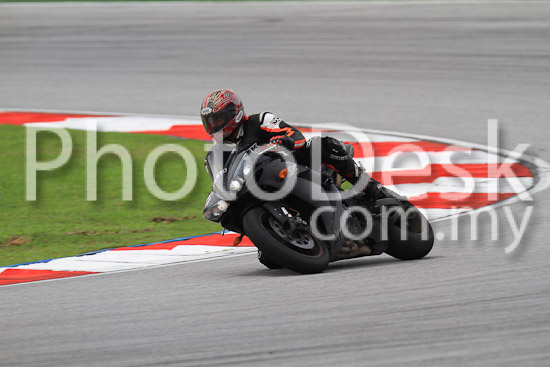 01_101030_00957_RevClub