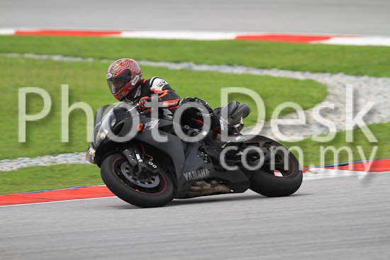 01_101030_00960_RevClub