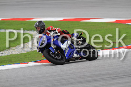 01_101030_00962_RevClub