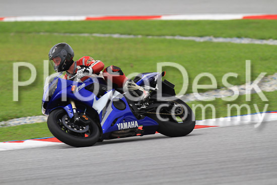 01_101030_00964_RevClub