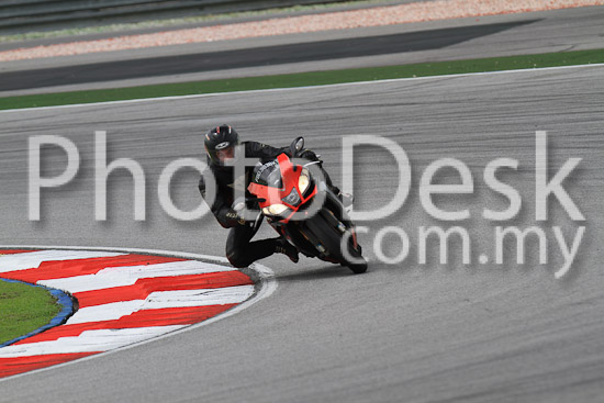 01_101030_00965_RevClub