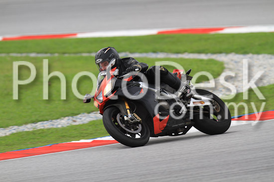 01_101030_00967_RevClub