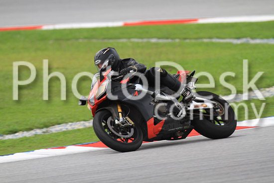 01_101030_00968_RevClub