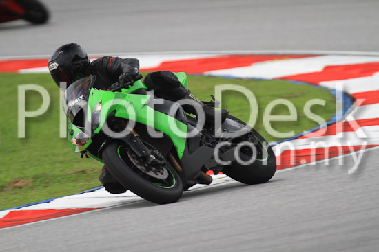 01_101030_00979_RevClub