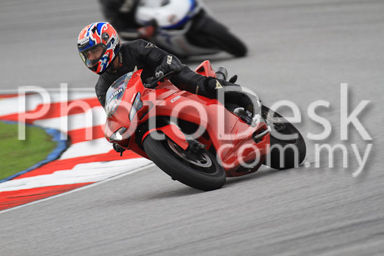 01_101030_00980_RevClub