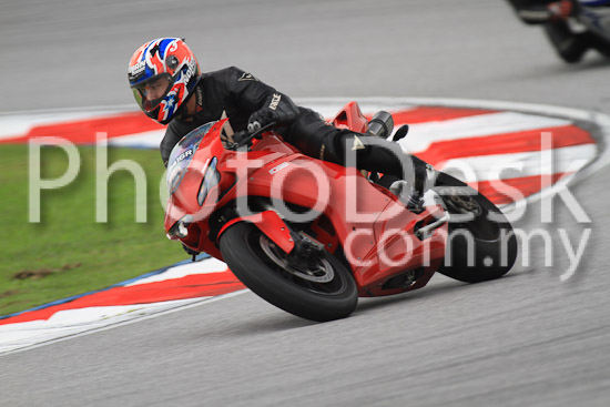 01_101030_00981_RevClub