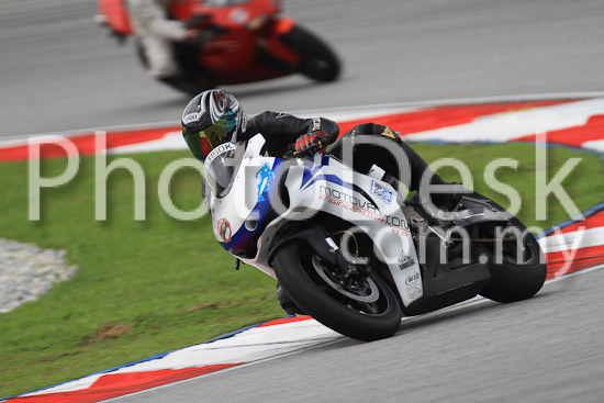 01_101030_00985_RevClub