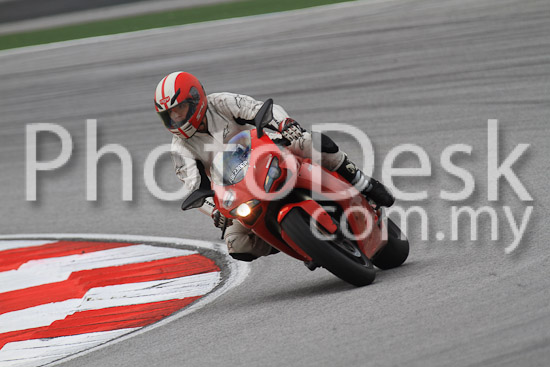 01_101030_00988_RevClub