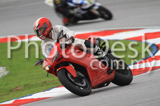 01_101030_00991_RevClub