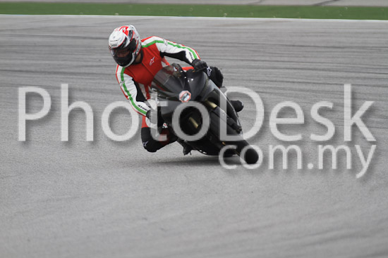 01_101030_00997_RevClub