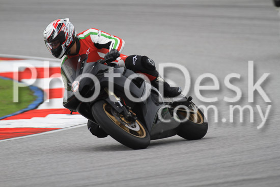 01_101030_00998_RevClub