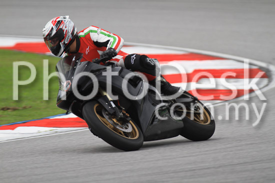 01_101030_00999_RevClub