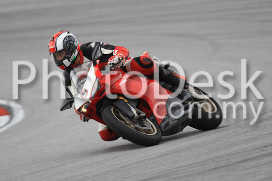 01_101030_01041_RevClub