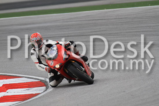 01_101030_01045_RevClub