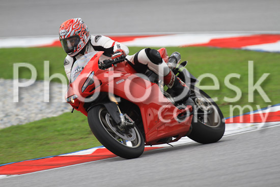 01_101030_01046_RevClub