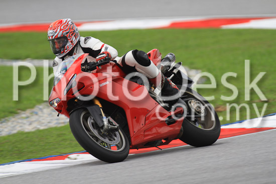 01_101030_01047_RevClub