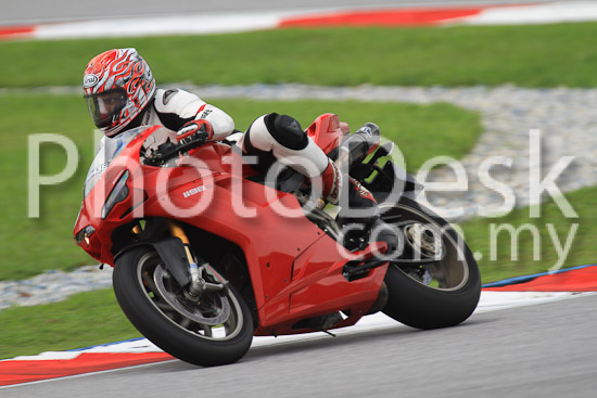 01_101030_01048_RevClub