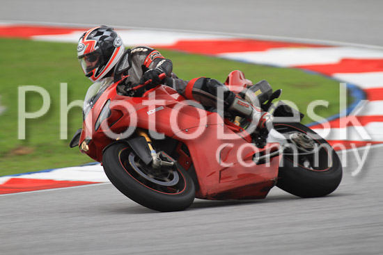 01_101030_01054_RevClub