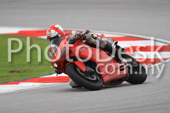 01_101030_01062_RevClub