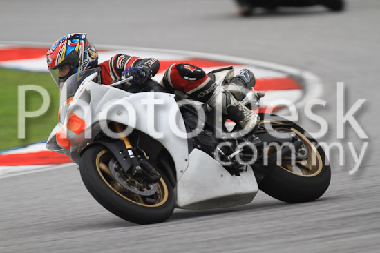 01_101030_01074_RevClub