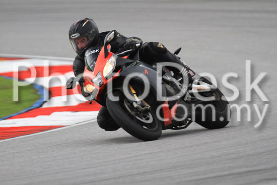 01_101030_01077_RevClub