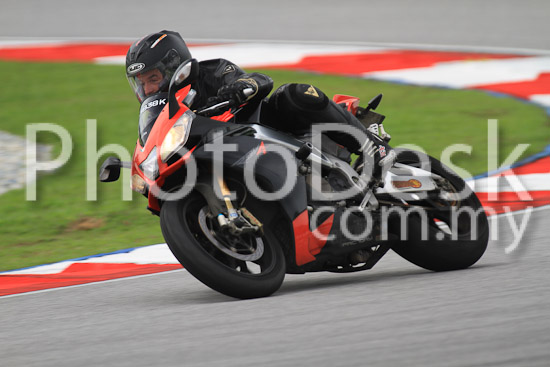 01_101030_01079_RevClub