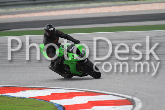 01_101030_01085_RevClub