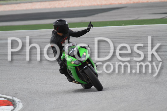 01_101030_01086_RevClub