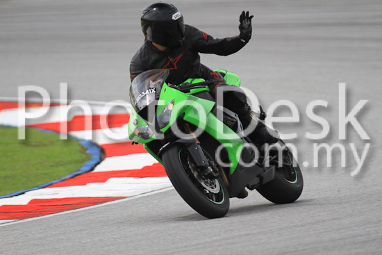 01_101030_01087_RevClub