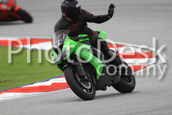 01_101030_01088_RevClub