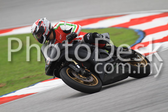 01_101030_01099_RevClub