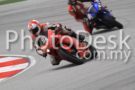 01_101030_01167_RevClub