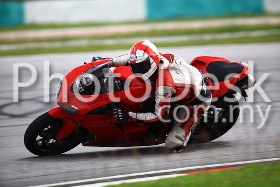 01_101030_01176_RevClub