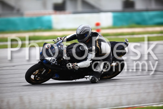 01_101030_01180_RevClub