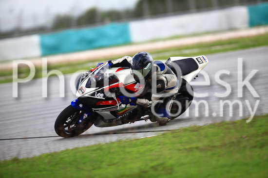 01_101030_01182_RevClub