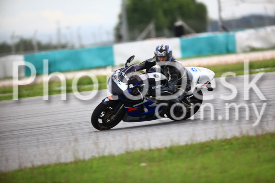 01_101030_01184_RevClub