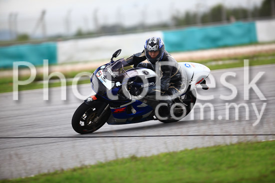 01_101030_01185_RevClub