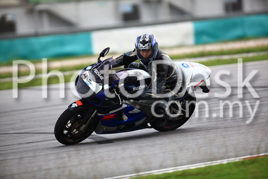 01_101030_01186_RevClub